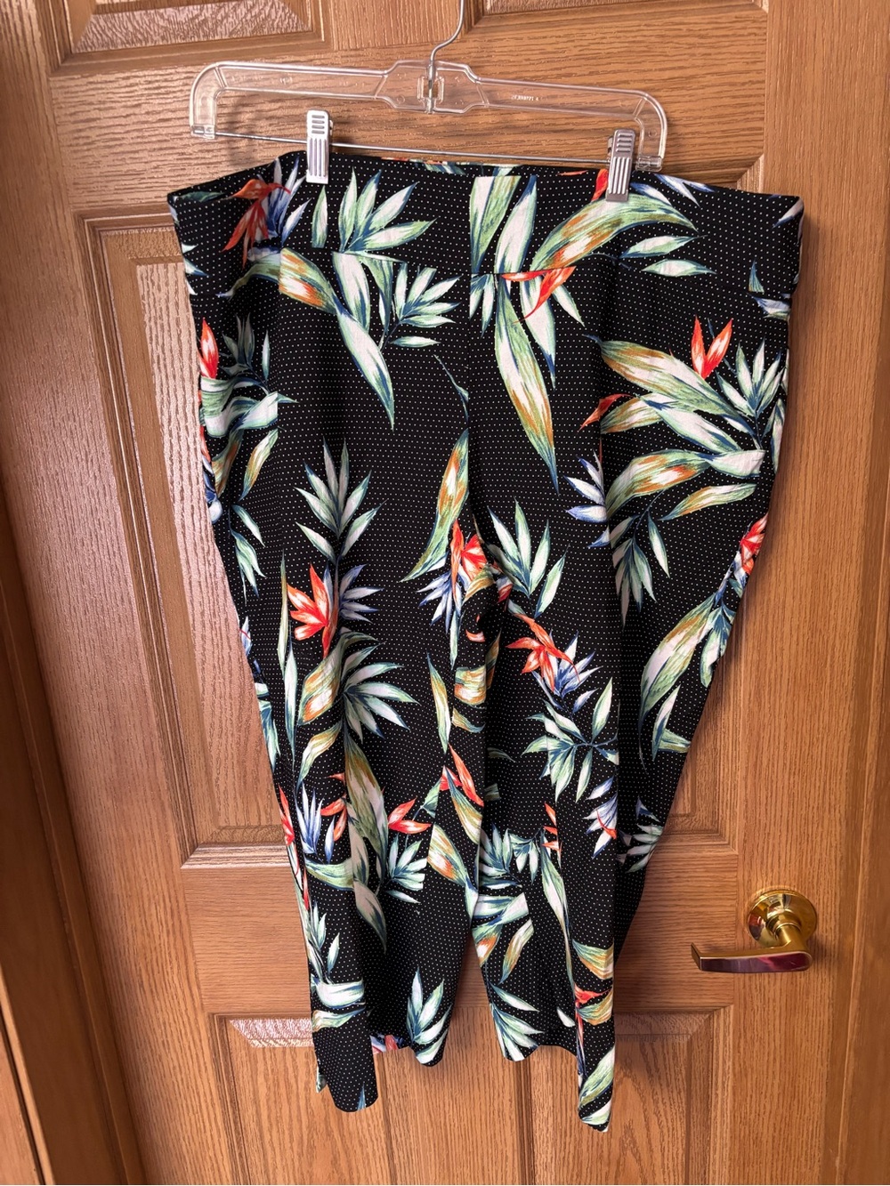 BLACK CAPRIS